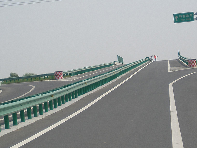 石河子高速公路护栏的材质与规格